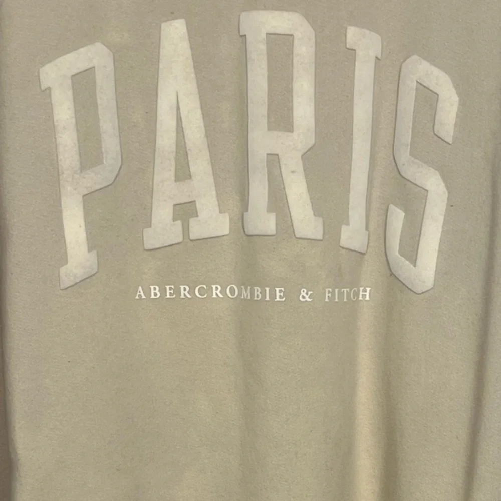NWT Ambercrombie & Fitch soft collection Paris sweatshirt. - Picture 2 of 3